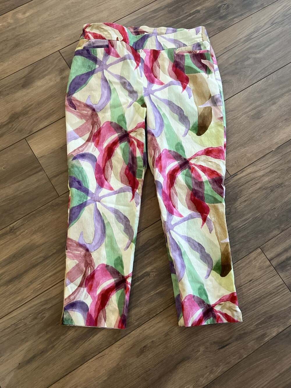 Chico's Floral Pants Size 1.5 U.S. 10 Multicolor Watercolor Print Crop